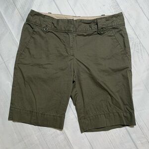 LOFT Petites shorts. Army green. Size 2P.